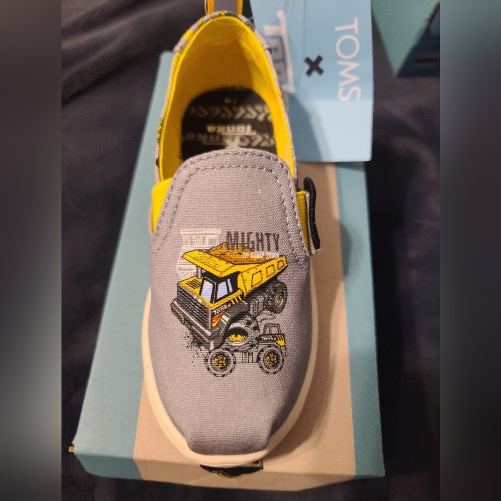 Brand new in box TONKA TRUCK Toms kids size 10